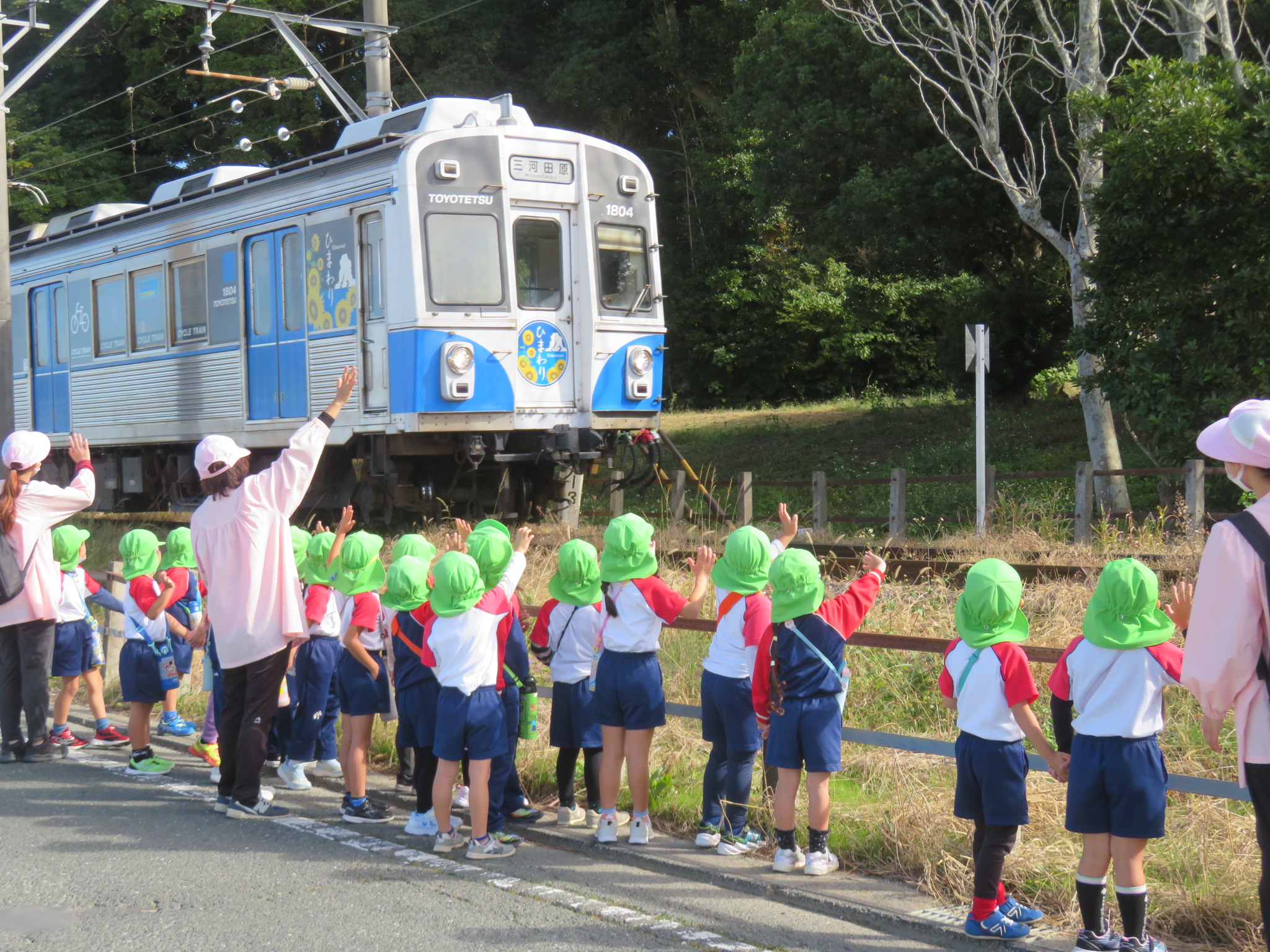 電車に乗って遊びに
行きました♪(年長)